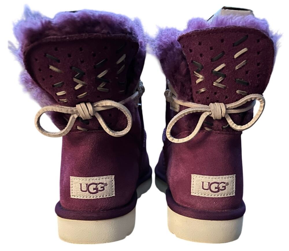 UGG PREOWNED EXCELLENT CONDITION - Purple suede boots lined